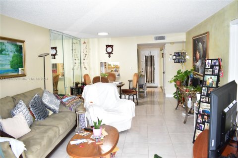 Copropriété à vendre à Sunrise, Floride: 2 chambres, 78.97 m2 № 1186738 - photo 4