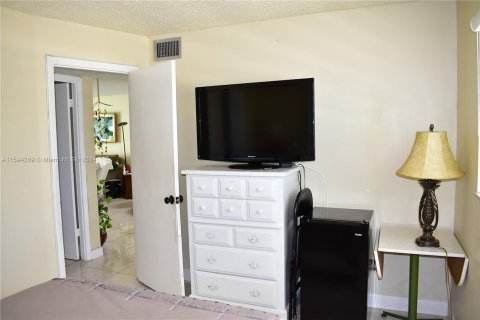 Condo in Sunrise, Florida, 2 bedrooms  № 1186738 - photo 8