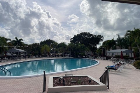 Condominio en venta en Tamarac, Florida, 2 dormitorios, 76.83 m2 № 1060554 - foto 8