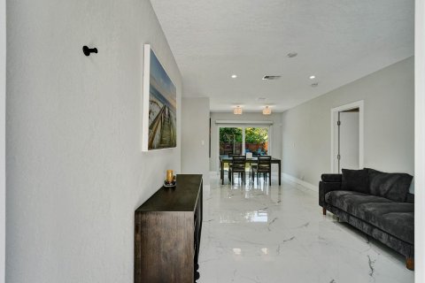 House in Fort Lauderdale, Florida 3 bedrooms, 147.25 sq.m. № 1024331 - photo 18