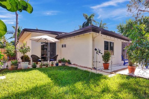 House in Wilton Manors, Florida 3 bedrooms, 143.81 sq.m. № 1210036 - photo 30