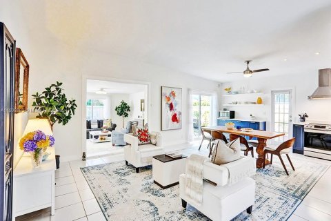 House in Wilton Manors, Florida 3 bedrooms, 143.81 sq.m. № 1210036 - photo 15