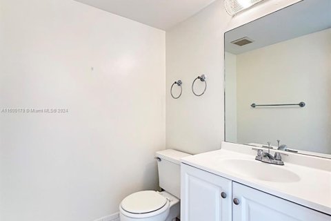 Copropriété à vendre à Pembroke Pines, Floride: 1 chambre, 75.34 m2 № 1210032 - photo 11