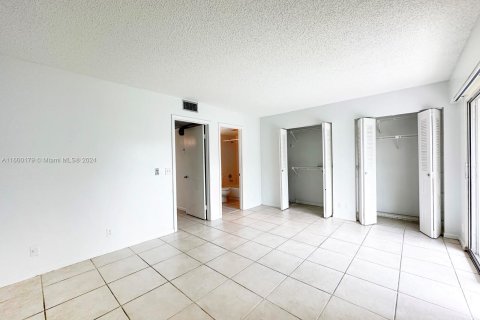 Condo in Pembroke Pines, Florida, 1 bedroom  № 1210032 - photo 8