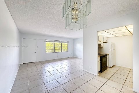 Copropriété à vendre à Pembroke Pines, Floride: 1 chambre, 75.34 m2 № 1210032 - photo 1