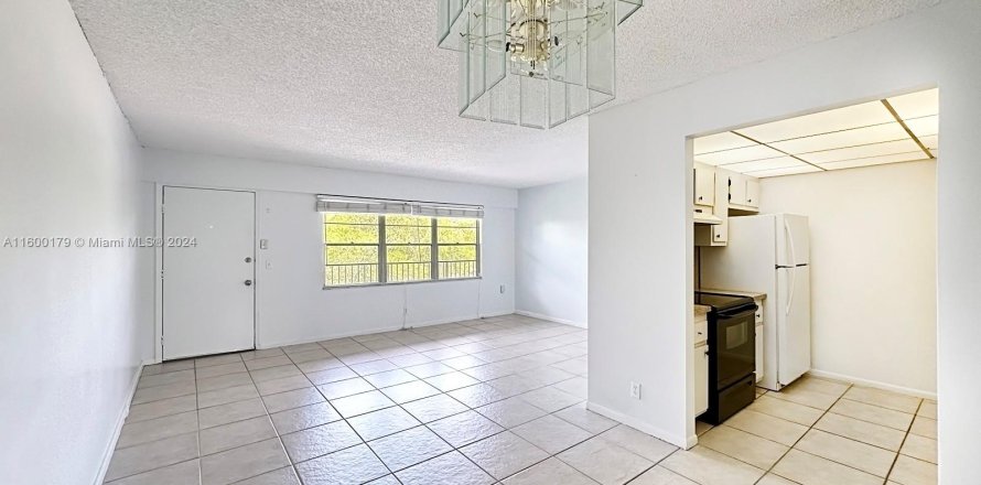 Condo in Pembroke Pines, Florida, 1 bedroom  № 1210032