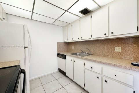 Copropriété à vendre à Pembroke Pines, Floride: 1 chambre, 75.34 m2 № 1210032 - photo 6