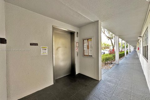 Copropriété à vendre à Pembroke Pines, Floride: 1 chambre, 75.34 m2 № 1210032 - photo 15