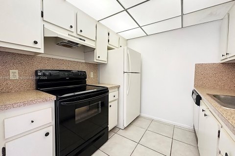 Condominio en venta en Pembroke Pines, Florida, 1 dormitorio, 75.34 m2 № 1210032 - foto 5