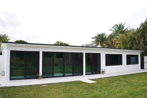 House in Dania Beach, Florida 4 bedrooms, 132.11 sq.m. № 1029804 - photo 22