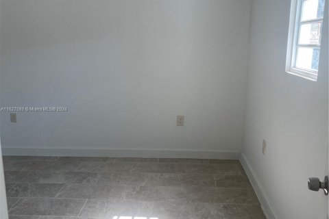 House in Miami, Florida 5 bedrooms, 137.96 sq.m. № 1281792 - photo 7