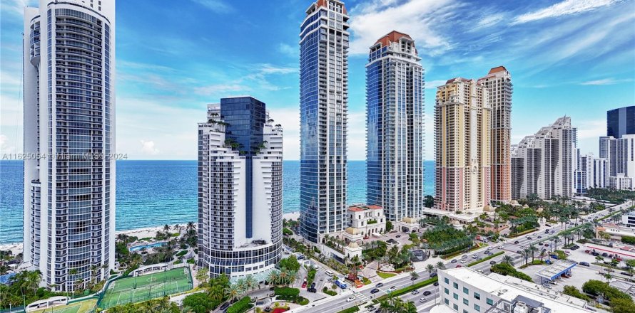 Estudio en el Condominio en Sunny Isles Beach, Florida  № 1281836