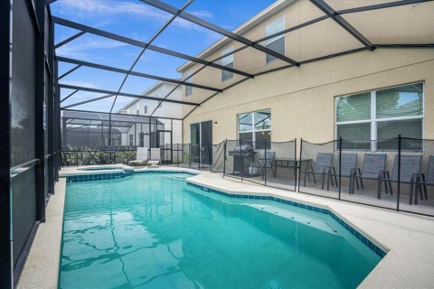 Casa en venta en Kissimmee, Florida, 8 dormitorios, 303.14 m2 № 1285394 - foto 2