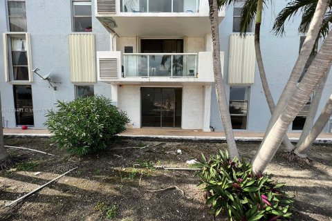 Condominio en venta en North Miami, Florida, 2 dormitorios, 97.55 m2 № 1043953 - foto 13