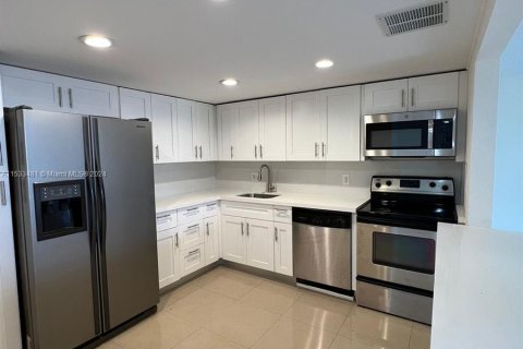 Condominio en venta en North Miami, Florida, 2 dormitorios, 97.55 m2 № 1043953 - foto 4