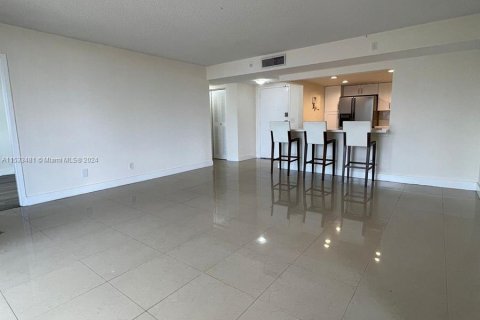 Condominio en venta en North Miami, Florida, 2 dormitorios, 97.55 m2 № 1043953 - foto 2