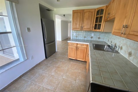 Condo in Lauderhill, Florida, 2 bedrooms  № 1078701 - photo 6