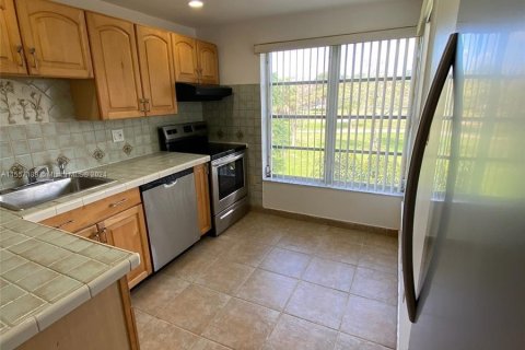 Condo in Lauderhill, Florida, 2 bedrooms  № 1078701 - photo 16