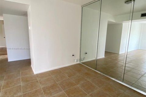 Condo in Lauderhill, Florida, 2 bedrooms  № 1078701 - photo 11