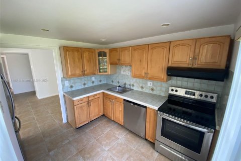 Condo in Lauderhill, Florida, 2 bedrooms  № 1078701 - photo 1