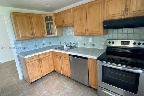 Condo in Lauderhill, Florida, 2 bedrooms  № 1078701 - photo 8