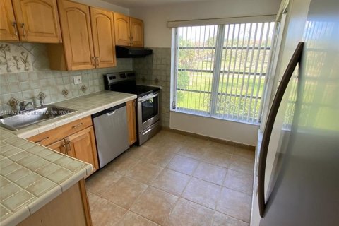 Condo in Lauderhill, Florida, 2 bedrooms  № 1078701 - photo 17