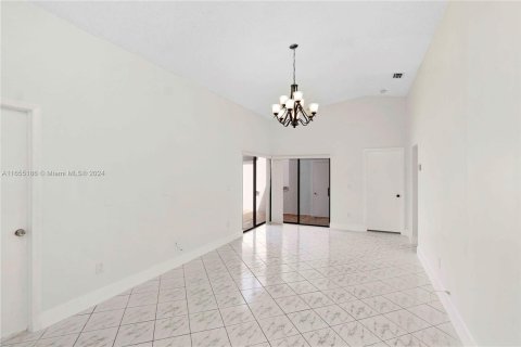 Villa ou maison à louer à Miami, Floride: 2 chambres, 93.83 m2 № 1352109 - photo 5