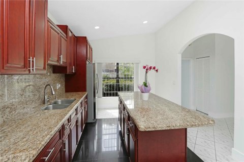 House in Miami, Florida 2 bedrooms, 93.83 sq.m. № 1352109 - photo 6