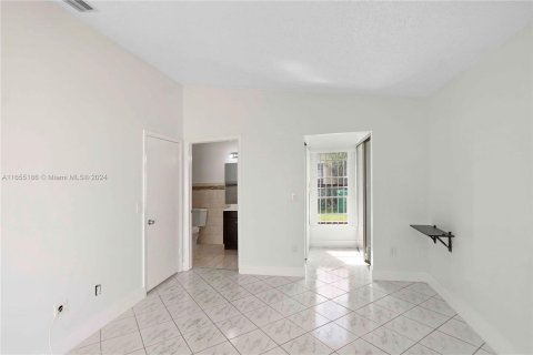 Casa en alquiler en Miami, Florida, 2 dormitorios, 93.83 m2 № 1352109 - foto 12