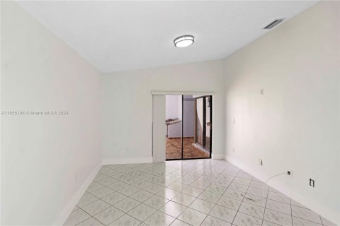 House in Miami, Florida 2 bedrooms, 93.83 sq.m. № 1352109 - photo 8