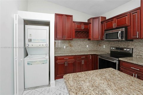 House in Miami, Florida 2 bedrooms, 93.83 sq.m. № 1352109 - photo 7