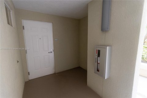 Condo in Miami, Florida, 2 bedrooms  № 1352196 - photo 16