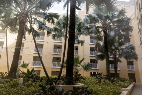 Condo in Miami, Florida, 2 bedrooms  № 1352196 - photo 13