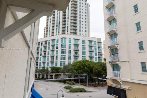 Condo in Miami, Florida, 2 bedrooms  № 1352196 - photo 24