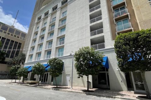 Condo in Miami, Florida, 2 bedrooms  № 1352196 - photo 4