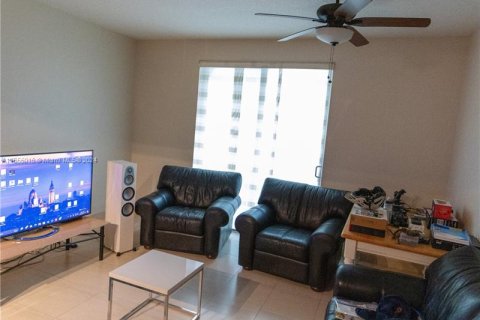 Condo in Miami, Florida, 2 bedrooms  № 1352196 - photo 23