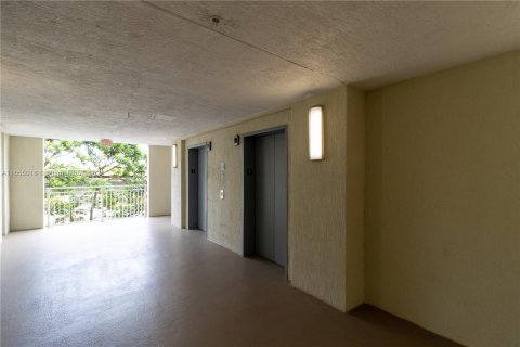 Copropriété à vendre à Miami, Floride: 2 chambres, 87.98 m2 № 1352196 - photo 10