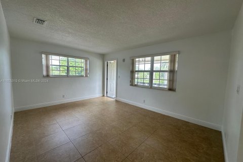 House in Pompano Beach, Florida 2 bedrooms № 1352197 - photo 3