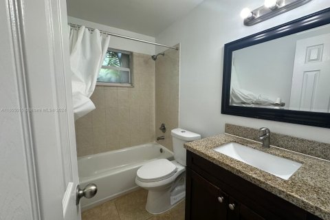 House in Pompano Beach, Florida 2 bedrooms № 1352197 - photo 9