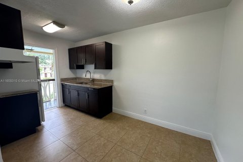 House in Pompano Beach, Florida 2 bedrooms № 1352197 - photo 6