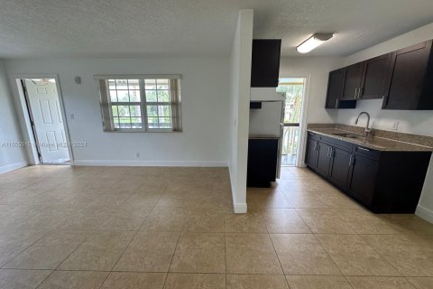 House in Pompano Beach, Florida 2 bedrooms № 1352197 - photo 2