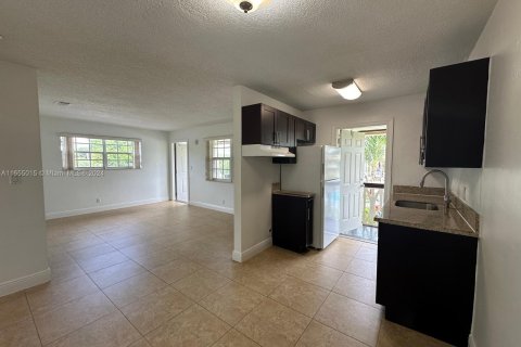 House in Pompano Beach, Florida 2 bedrooms № 1352197 - photo 1