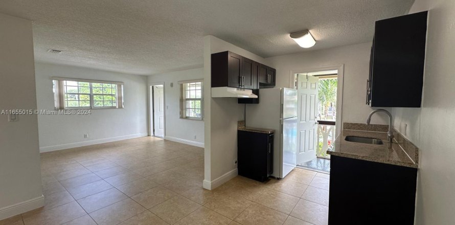 House in Pompano Beach, Florida 2 bedrooms № 1352197