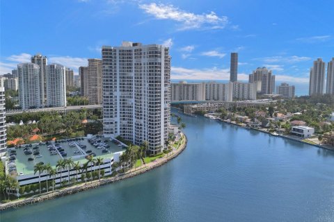 Condo in Aventura, Florida, 2 bedrooms  № 1168114 - photo 29