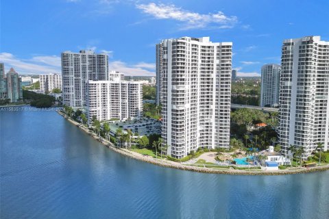 Condominio en venta en Aventura, Florida, 2 dormitorios, 109.72 m2 № 1168114 - foto 25