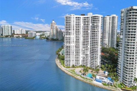 Condo in Aventura, Florida, 2 bedrooms  № 1168114 - photo 23