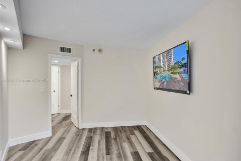 Condo in Aventura, Florida, 2 bedrooms  № 1168114 - photo 14