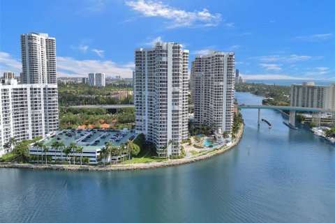 Condominio en venta en Aventura, Florida, 2 dormitorios, 109.72 m2 № 1168114 - foto 27