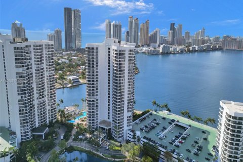 Condominio en venta en Aventura, Florida, 2 dormitorios, 109.72 m2 № 1168114 - foto 5