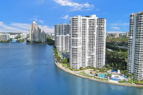 Condo in Aventura, Florida, 2 bedrooms  № 1168114 - photo 24